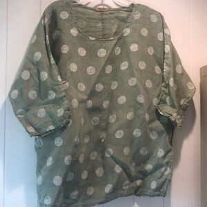 Beyond Capri linen smock like scoop neck shirt sage green subtle polka dot L